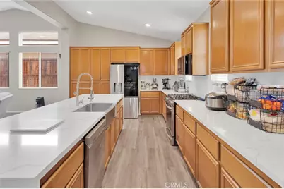 9048 Guadalupe Ave, Oak Hills, CA 92344 - Photo 11
