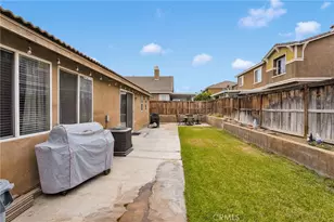 9048 Guadalupe Ave, Oak Hills, CA 92344 - Photo 37