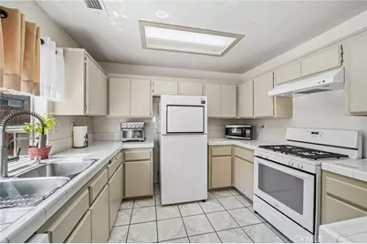 14349 Chesebro Court, Fontana, CA 92335 - Photo 11