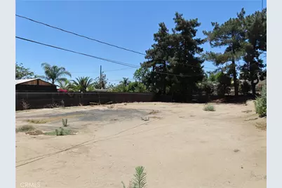 925 Navajo Road, Perris, CA 92570 - Photo 11