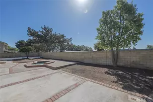 211 W Columbine Ave, Rialto, CA 92377 - Photo 35
