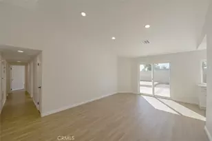 211 W Columbine Ave, Rialto, CA 92377 - Photo 15