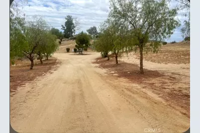 21861 Horseshoe, Nuevo, CA 92567 - Photo 7