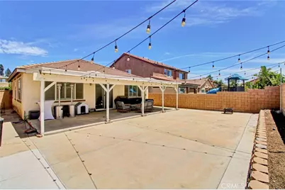 6990 Emerald, Fontana, CA 92336 - Photo 31
