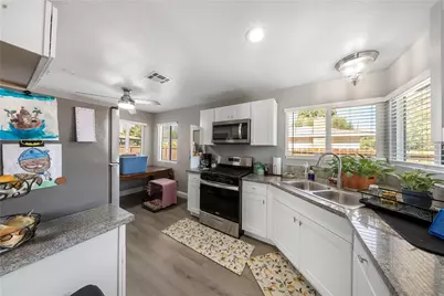 914 W Cambridge Avenue, Fresno, CA 93705 - Photo 9