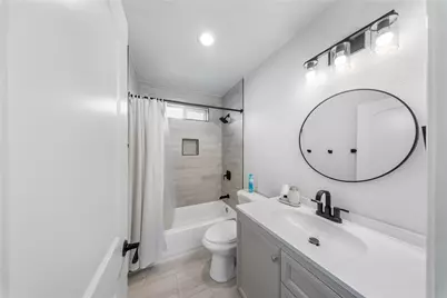 914 W Cambridge Avenue, Fresno, CA 93705 - Photo 29
