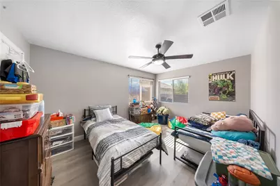 914 W Cambridge Avenue, Fresno, CA 93705 - Photo 17