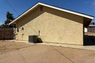 15686 Little Beaver, Victorville, CA 92395 - Photo 13