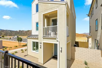 27604 Barefoot Place, Valencia, CA 91381 - Photo 5