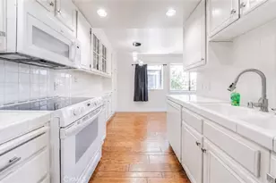 18100 Burbank, Tarzana, CA 91356 - Photo 15