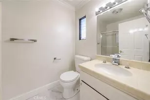18100 Burbank, Tarzana, CA 91356 - Photo 25