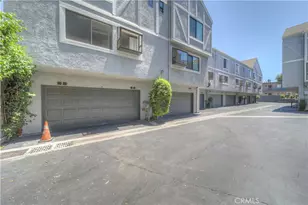 18100 Burbank, Tarzana, CA 91356 - Photo 61