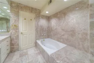 18100 Burbank, Tarzana, CA 91356 - Photo 59
