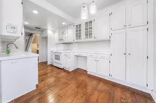 18100 Burbank, Tarzana, CA 91356 - Photo 9