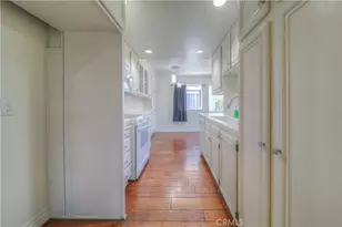 18100 Burbank, Tarzana, CA 91356 - Photo 23
