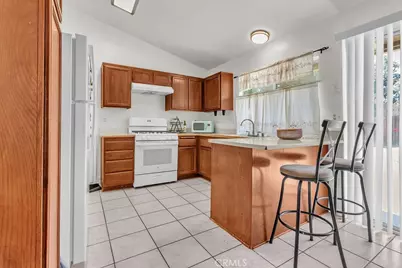 910 S Larch, Rialto, CA 92316 - Photo 15