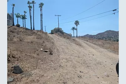 123 Vista Way, Canyon Lake, CA 92587 - Photo 1