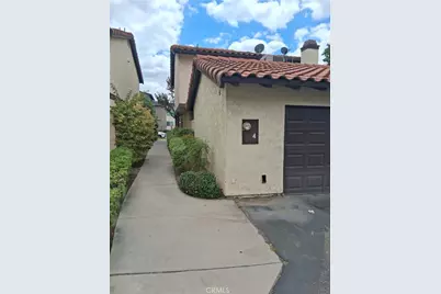 1077 S Santo Antonio Drive #4, Colton, CA 92324 - Photo 5