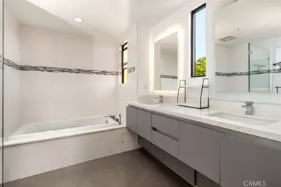 18717 Redwing, Tarzana, CA 91356 - Photo 23