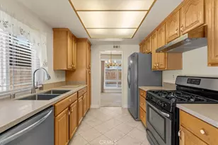 2883 Overland Ct, Highland, CA 92346 - Photo 9
