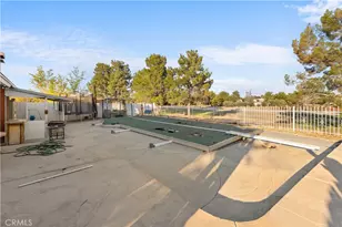16092 Lakewood Pl, Victorville, CA 92395 - Photo 11