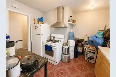 7833 Crocker, Los Angeles, CA 90003 - Photo 17