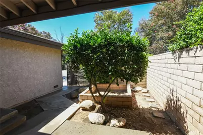 5468 Apricot Lane, Riverside, CA 92506 - Photo 3
