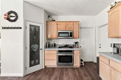 6890 Oak Hill Road, Oak Hills, CA 92344 - Photo 15
