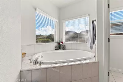6890 Oak Hill Road, Oak Hills, CA 92344 - Photo 23