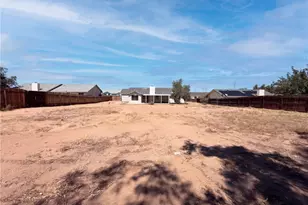 13561 Glacier, Hesperia, CA 92345 - Photo 17