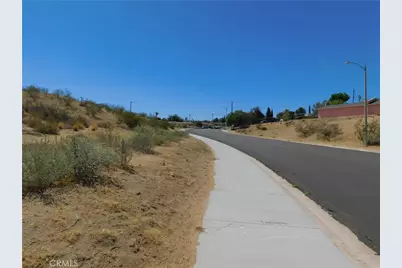16519 Avalon Avenue, Victorville, CA 92395 - Photo 3