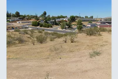 16519 Avalon Avenue, Victorville, CA 92395 - Photo 9