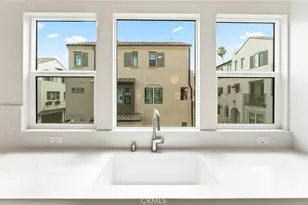 100 Pickwick Ln, Burbank, CA 91506 - Photo 13