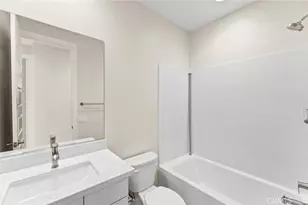 100 Pickwick Ln, Burbank, CA 91506 - Photo 29