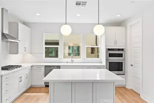 100 Pickwick Ln, Burbank, CA 91506 - Photo 9