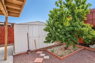 15999 Holly Brook, Victorville, CA 92395 - Photo 35