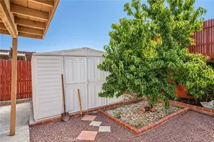 15999 Holly Brook, Victorville, CA 92395 - Photo 35