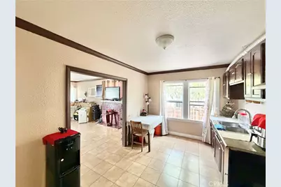218 E 60th Street, Los Angeles, CA 90003 - Photo 15