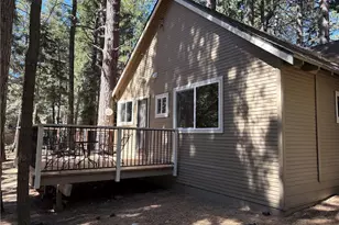 27917 Squirrel Ln, Lake Arrowhead, CA 92352 - Photo 17