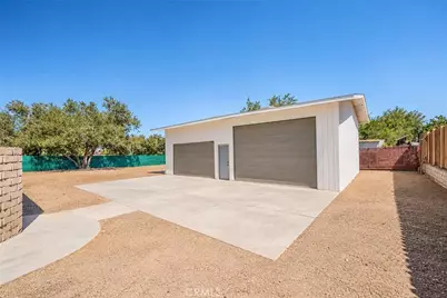 9221 Jacaranda, Hesperia, CA 92345 - Photo 5