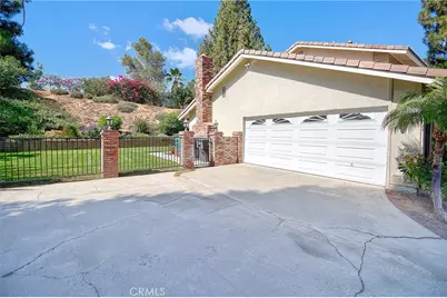 1230 Via Vallarta, Riverside, CA 92506 - Photo 5