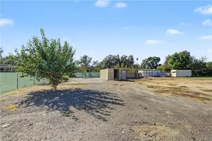 17643 Santa Ana, Bloomington, CA 92316 - Photo 33