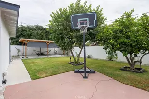 2121 Valencia, Santa Ana, CA 92706 - Photo 23