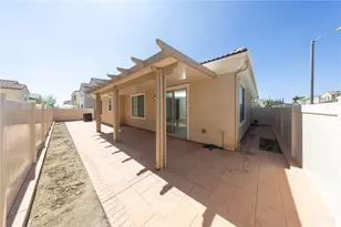 493 N Pinewood Ave, Rialto, CA 92377 - Photo 29