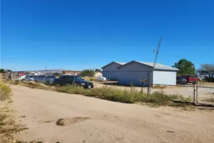 11125 Golden Poppy (Gabriel) Ln, Victorville, CA 92392 - Photo 3