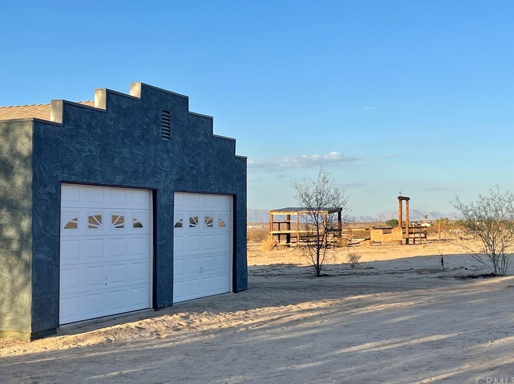 6291 Lear Ave, Twntynine Plm CA  92277-9143 exterior