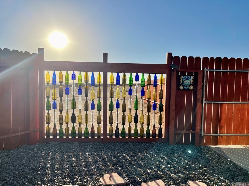 6291 Lear Ave, Twntynine Plm CA  92277-9143 exterior