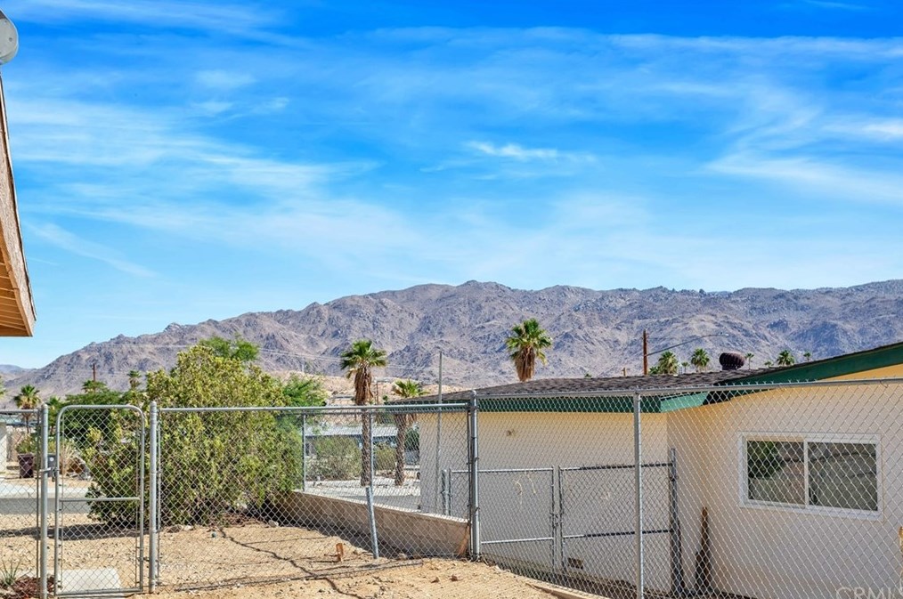 73038 Sunnyvale Dr, Twntynine Plm CA  92277-2243 exterior