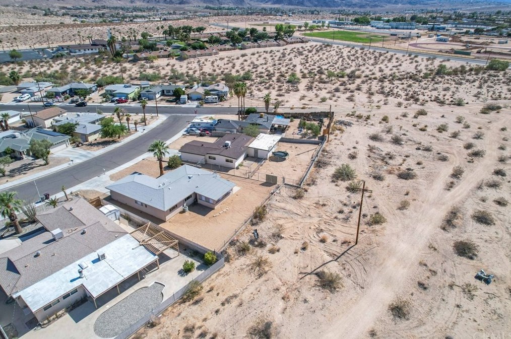 73038 Sunnyvale Dr, Twntynine Plm CA  92277-2243 exterior