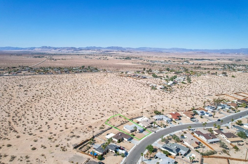 73038 Sunnyvale Dr, Twntynine Plm CA  92277-2243 exterior